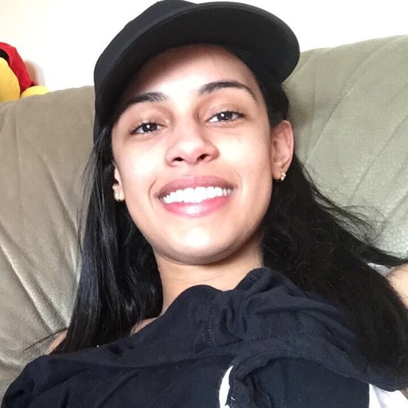 Meet your Posher, Yamell - Picture 1 of 2